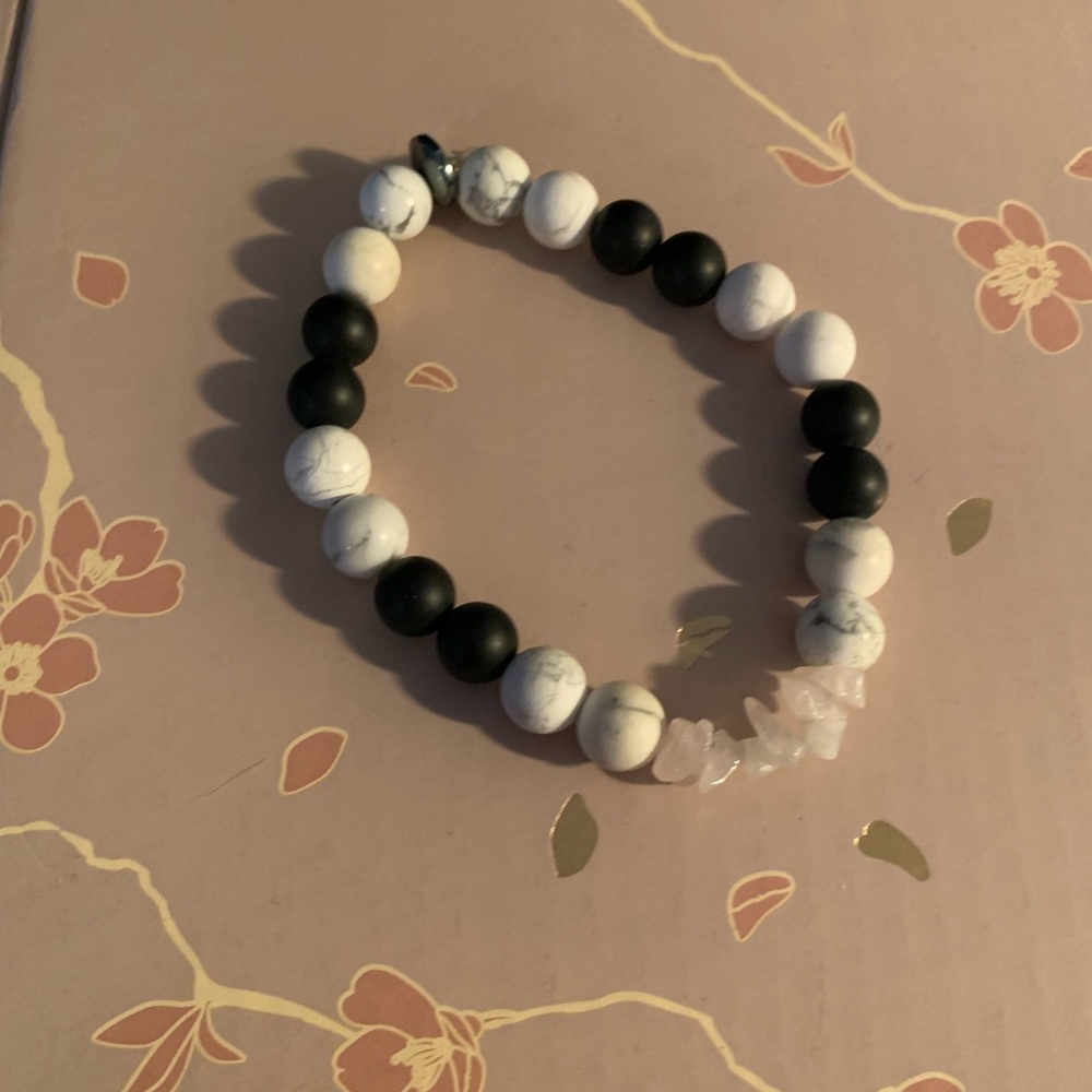NWOT Black and marbled white stretch bracelet
